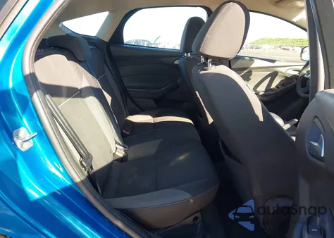 2014 Ford Focus Se z USA, uszkodzony, nr VIN 1FADP3K25EL123916